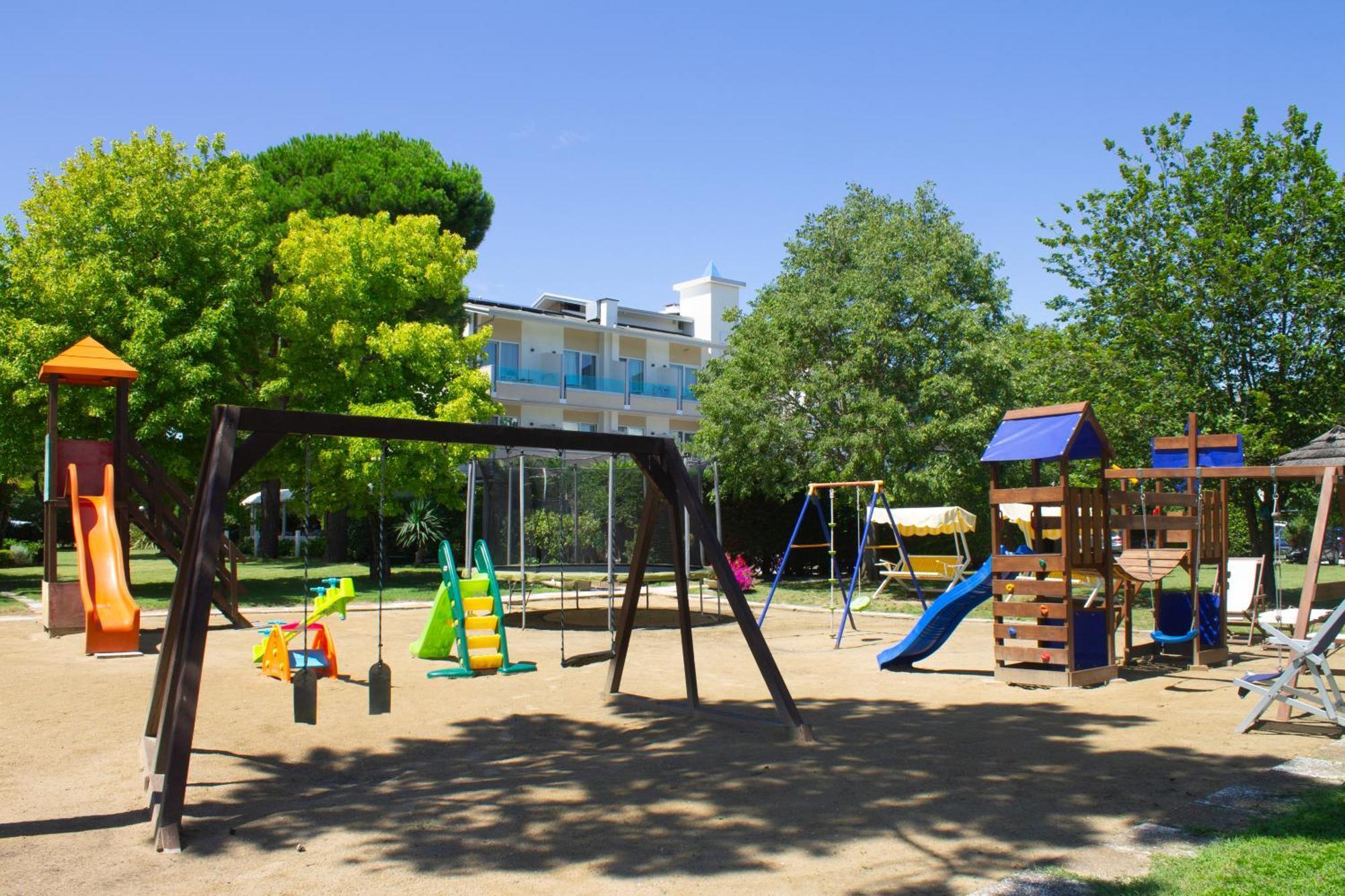 Hotel Hiki 3 Superior Bibione Exterior photo